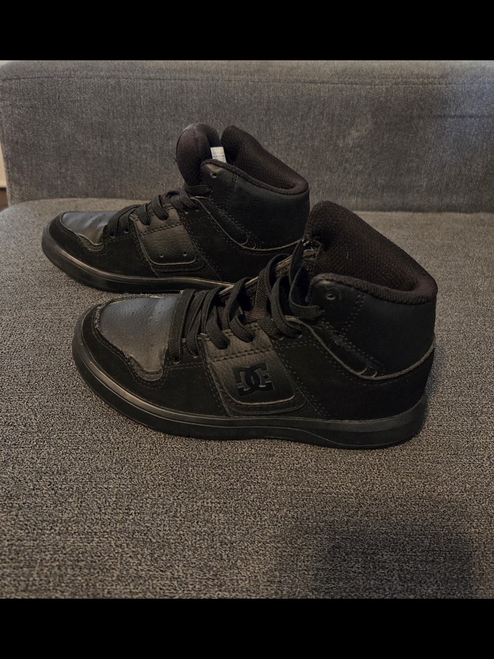 DC Shoes Youth Size 12 Black High Top Skate Shoes Court Graffik Black/Black